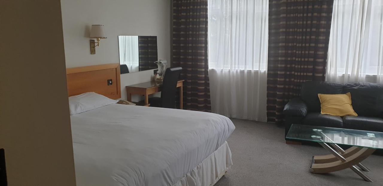 The Diplomat Hotel Restaurant & Spa Llanelli Zewnętrze zdjęcie
