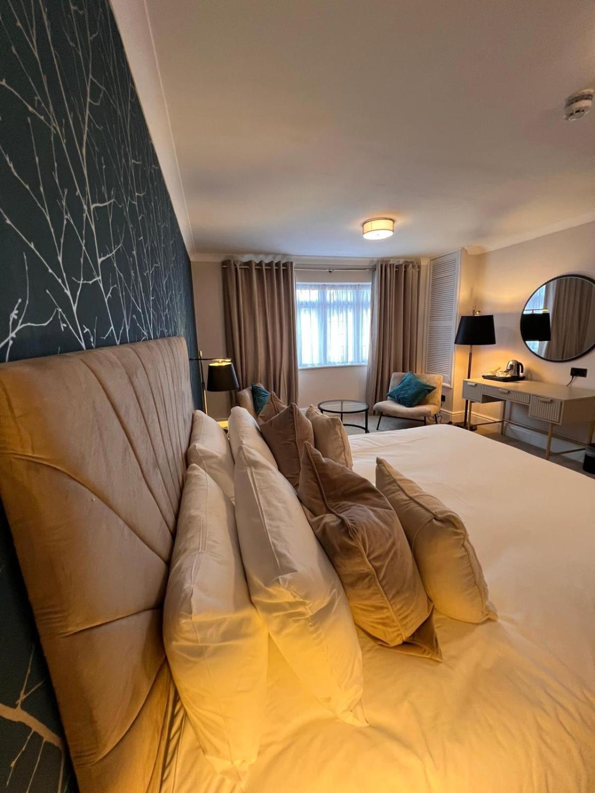 The Diplomat Hotel Restaurant & Spa Llanelli Zewnętrze zdjęcie