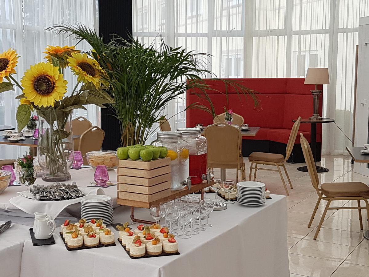 The Diplomat Hotel Restaurant & Spa Llanelli Zewnętrze zdjęcie
